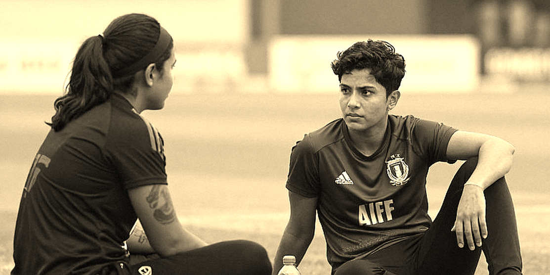 লাহোরে ৪২৯ বনাম ৪৩০: ব্রুকের ২০২ রানের পাশে যে কলামটা ইংল্যান্ডের আসল হিসাব ধরে রাখল