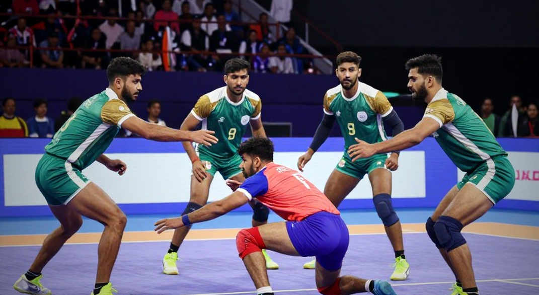 ভারত ৪৮-২৪ নেপাল: তিনটি অল-আউট যেভাবে ব্যবধান বানাল, আর ফাইনালের আগে ঝুলে থাকা প্রশ্ন