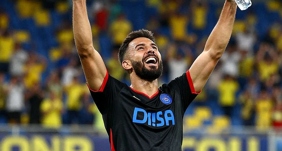 অ্যানফিল্ডের পরীক্ষা: আর্থিক রায়ের ছায়া, পাঁচ ম্যাচের ফর্ম আর একটি অসমাপ্ত তদন্তের ফাইল